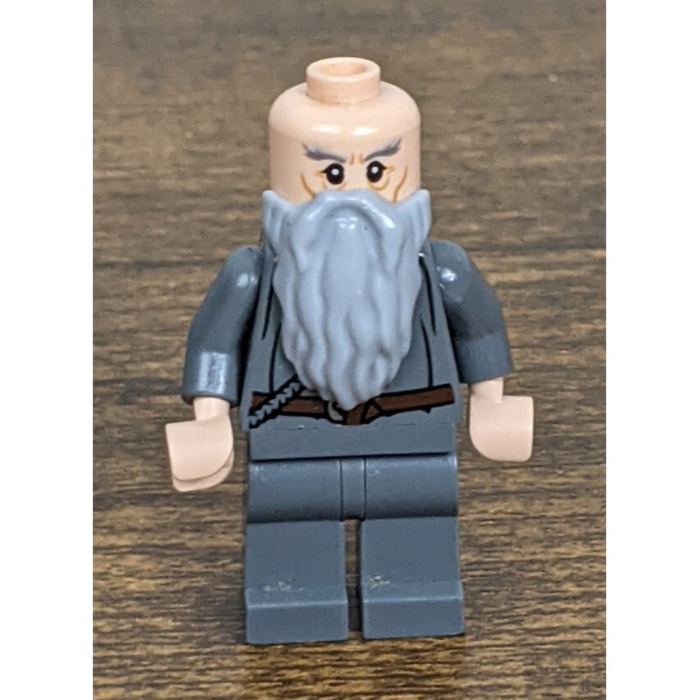 LEGO Wizard Minifigure – Grey‎ Beard & Robes – Fantasy Castle Theme